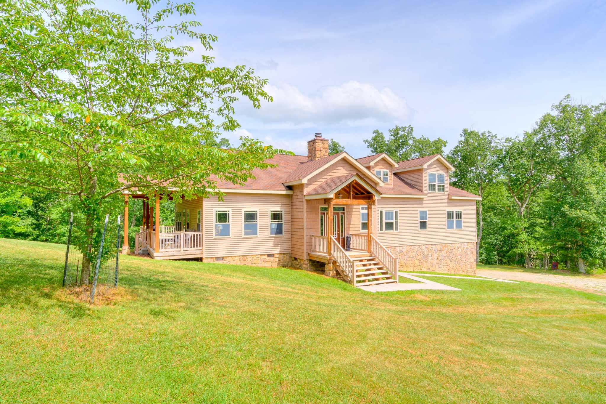 1386 Indian Valley Road Northwest Radford, VA 24141 - Photo 6 of 82 1386_IndianValleyRd_Web-8