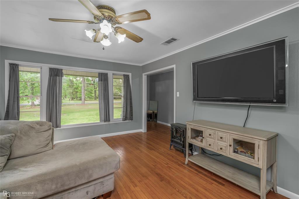 5725 Harper Road Keithville, LA 71047 - Photo 26 of 35 a living room with furniture and a flat screen tv