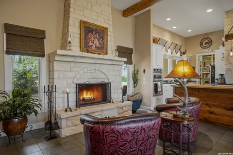 $1,175,000 | 165 Settlers Way North, Comfort, TX 78013