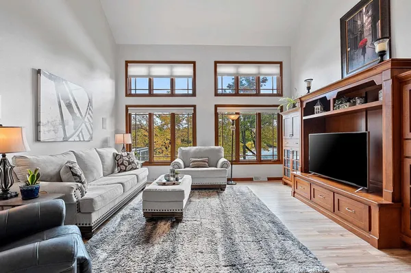 $1,100,000 | 63 East Fox Point Drive, Appleton, WI 54911