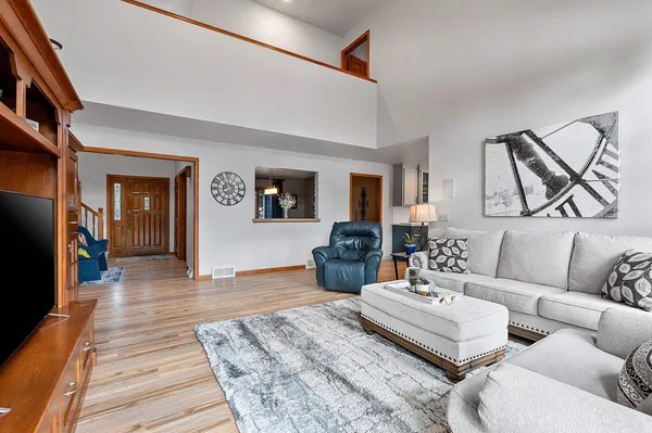 $1,100,000 | 63 East Fox Point Drive, Appleton, WI 54911