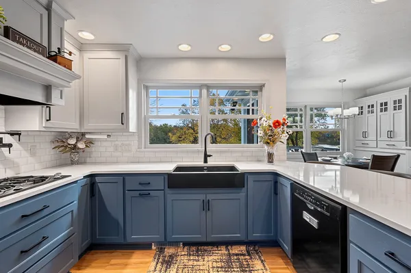 $1,100,000 | 63 East Fox Point Drive, Appleton, WI 54911