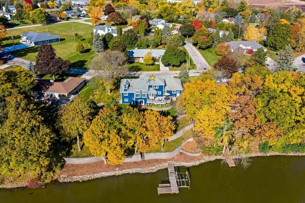 $1,100,000 | 63 East Fox Point Drive, Appleton, WI 54911