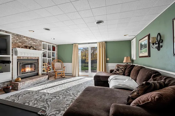 $1,100,000 | 63 East Fox Point Drive, Appleton, WI 54911