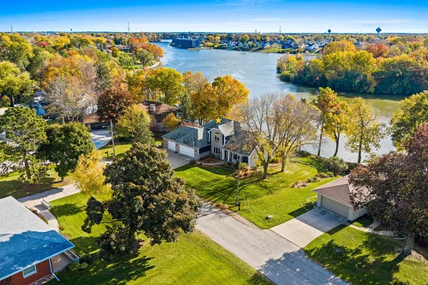 $1,100,000 | 63 East Fox Point Drive, Appleton, WI 54911