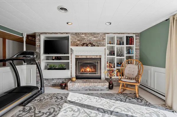 $1,100,000 | 63 East Fox Point Drive, Appleton, WI 54911