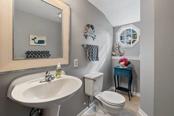 $1,100,000 | 63 East Fox Point Drive, Appleton, WI 54911