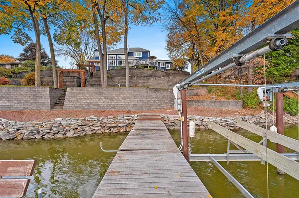 $1,100,000 | 63 East Fox Point Drive, Appleton, WI 54911