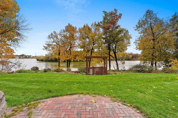 $1,100,000 | 63 East Fox Point Drive, Appleton, WI 54911