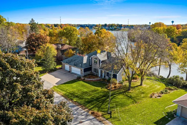$1,100,000 | 63 East Fox Point Drive, Appleton, WI 54911