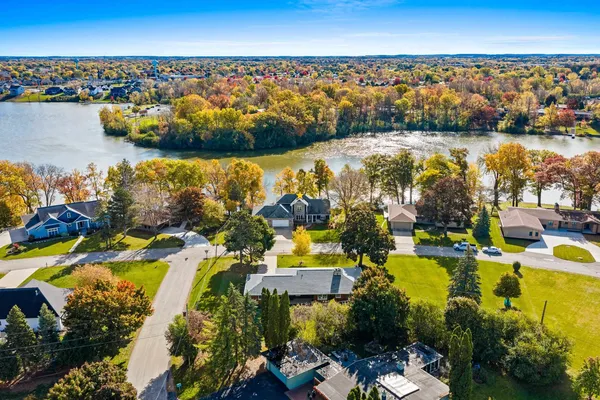 $1,100,000 | 63 East Fox Point Drive, Appleton, WI 54911
