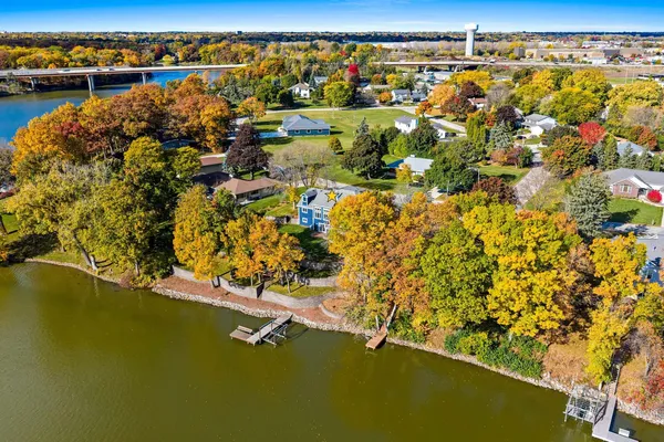 $1,100,000 | 63 East Fox Point Drive, Appleton, WI 54911