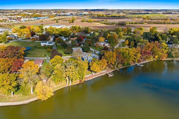 $1,100,000 | 63 East Fox Point Drive, Appleton, WI 54911