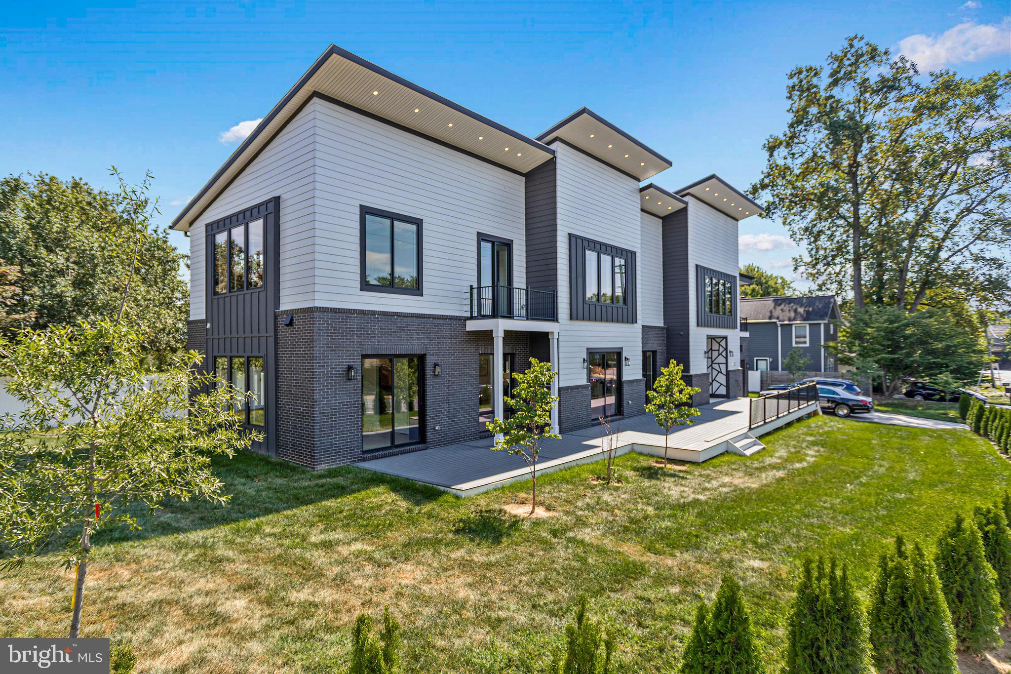 1733 Chain Bridge Road McLean, VA 22101 - Photo 4 of 54