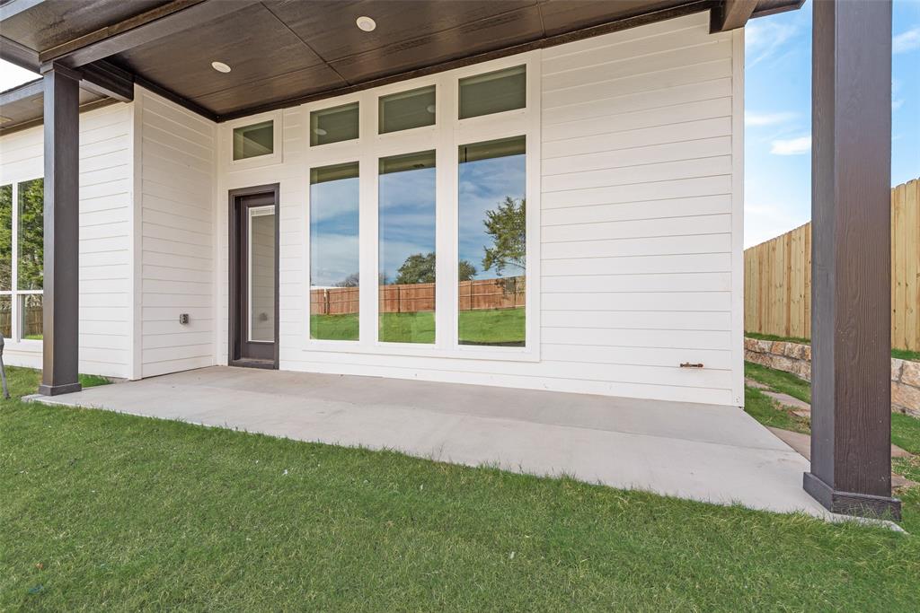 539 West Laureland Road Dallas, TX 75232 - Photo 35 of 37 front view of a house with a yard