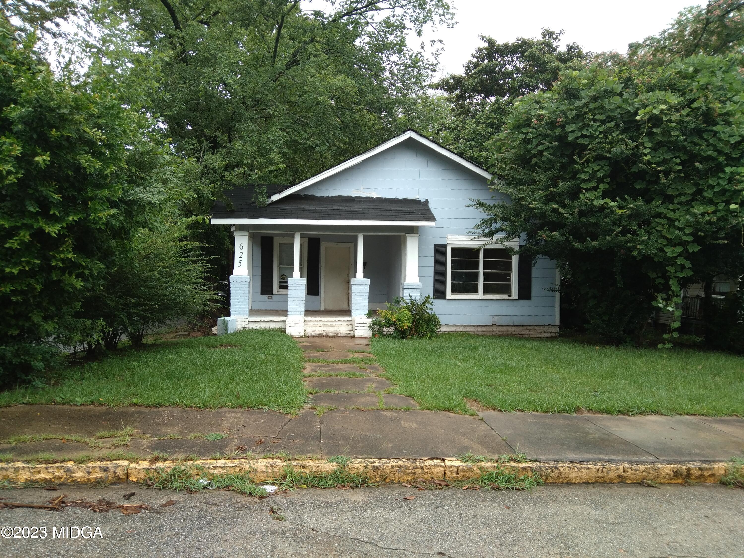 625 Anderson Street Macon, GA 31201 - Photo 2 of 5 a view of a yard in front of a house with large trees