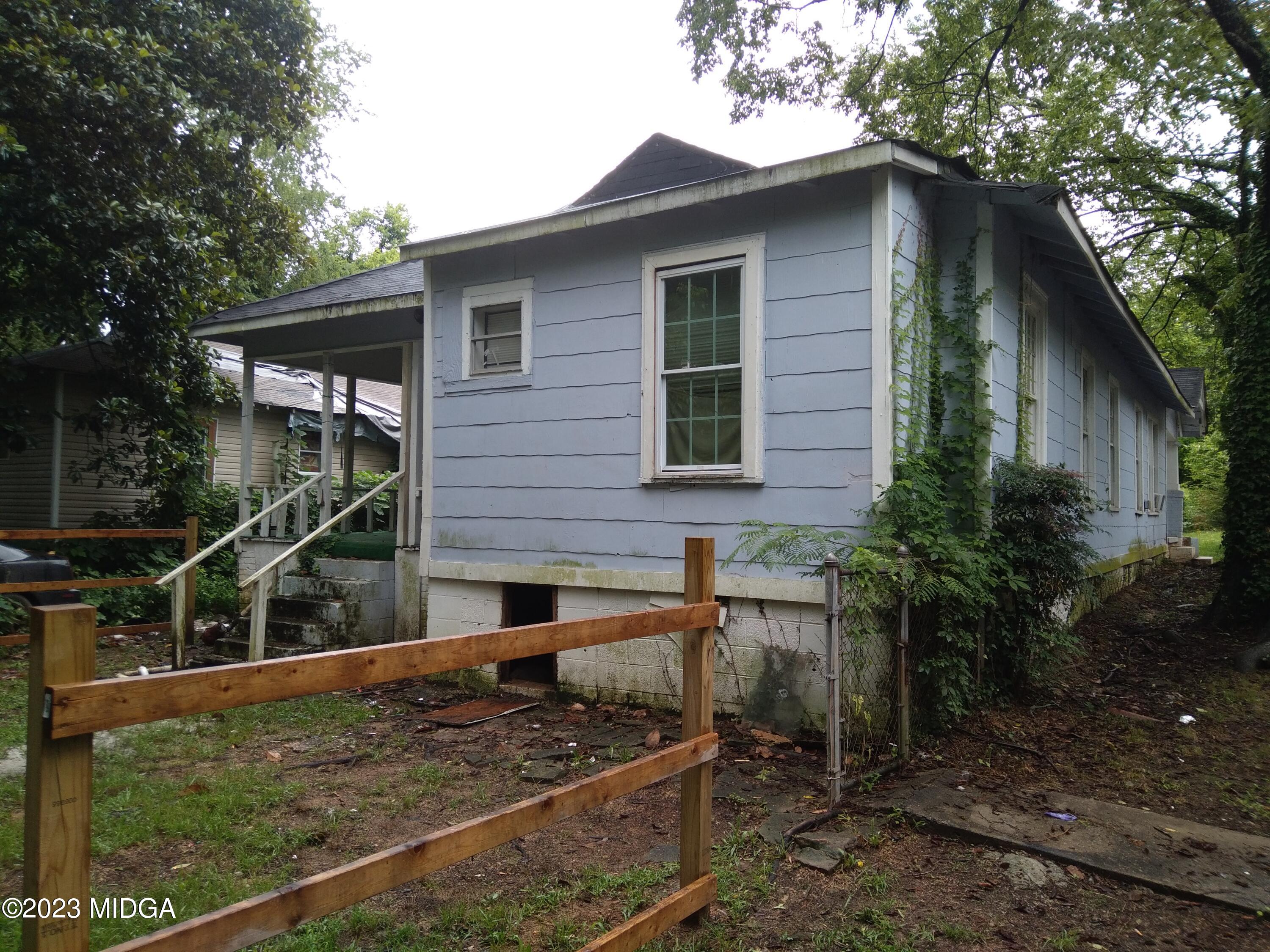 625 Anderson Street Macon, GA 31201 - Photo 4 of 5 a view of house with backyard
