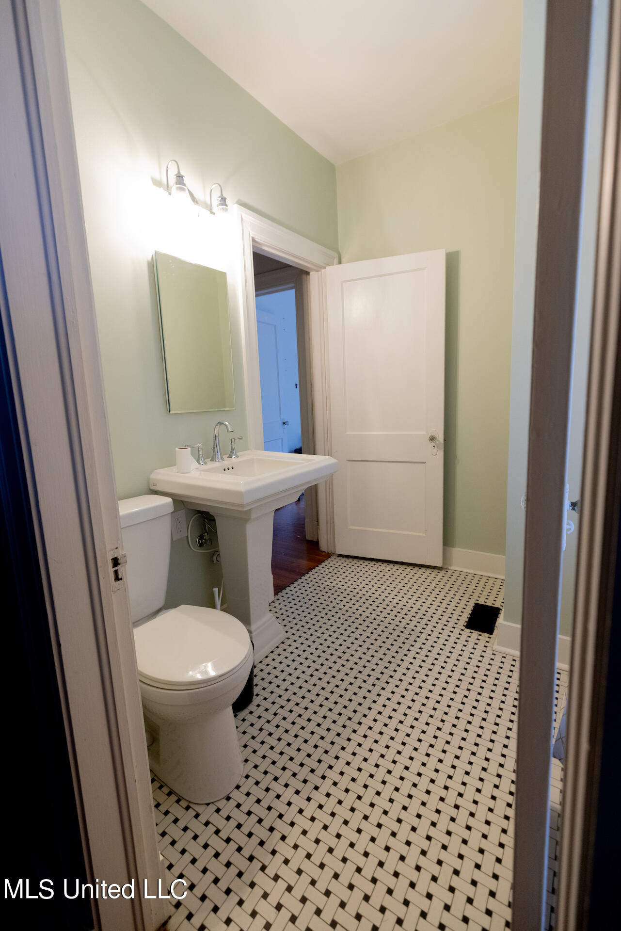 4120 Council Circle Jackson, MS 39206 - Photo 23 of 34 4Q4A0031