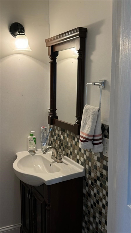 10 Dell Street Malden, MA 02148 - Photo 11 of 40