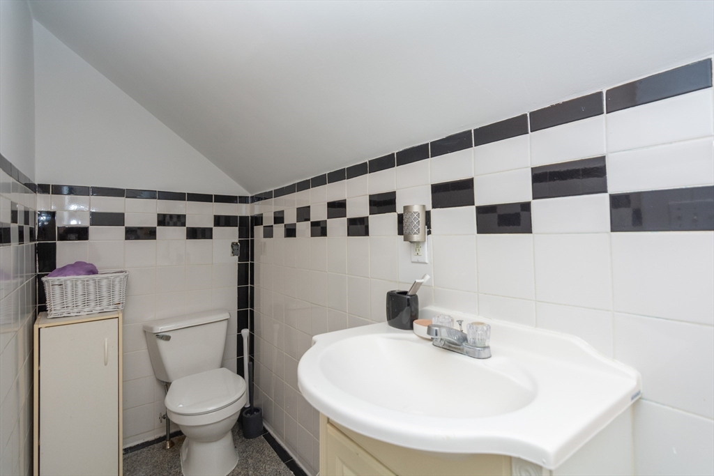 10 Dell Street Malden, MA 02148 - Photo 26 of 40