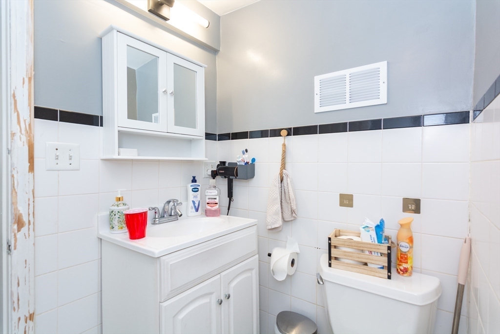 10 Dell Street Malden, MA 02148 - Photo 32 of 40