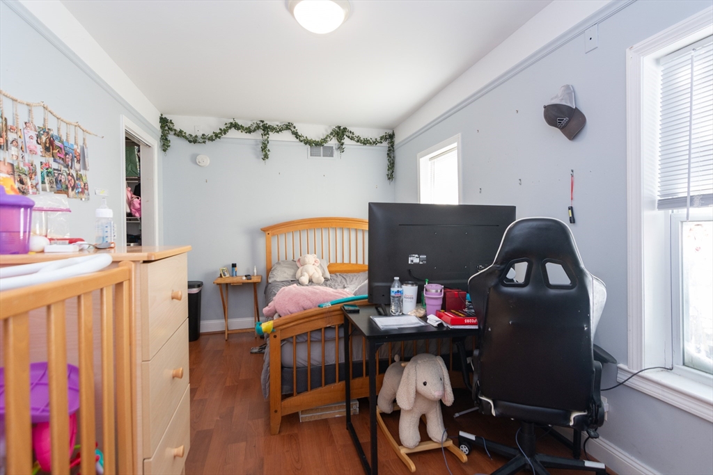 10 Dell Street Malden, MA 02148 - Photo 9 of 40