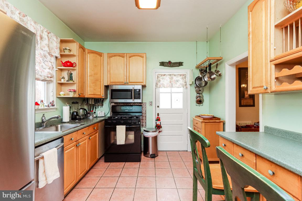 503 North Bend Road Baltimore, MD 21229 - Photo 17 of 47 Gas stove
