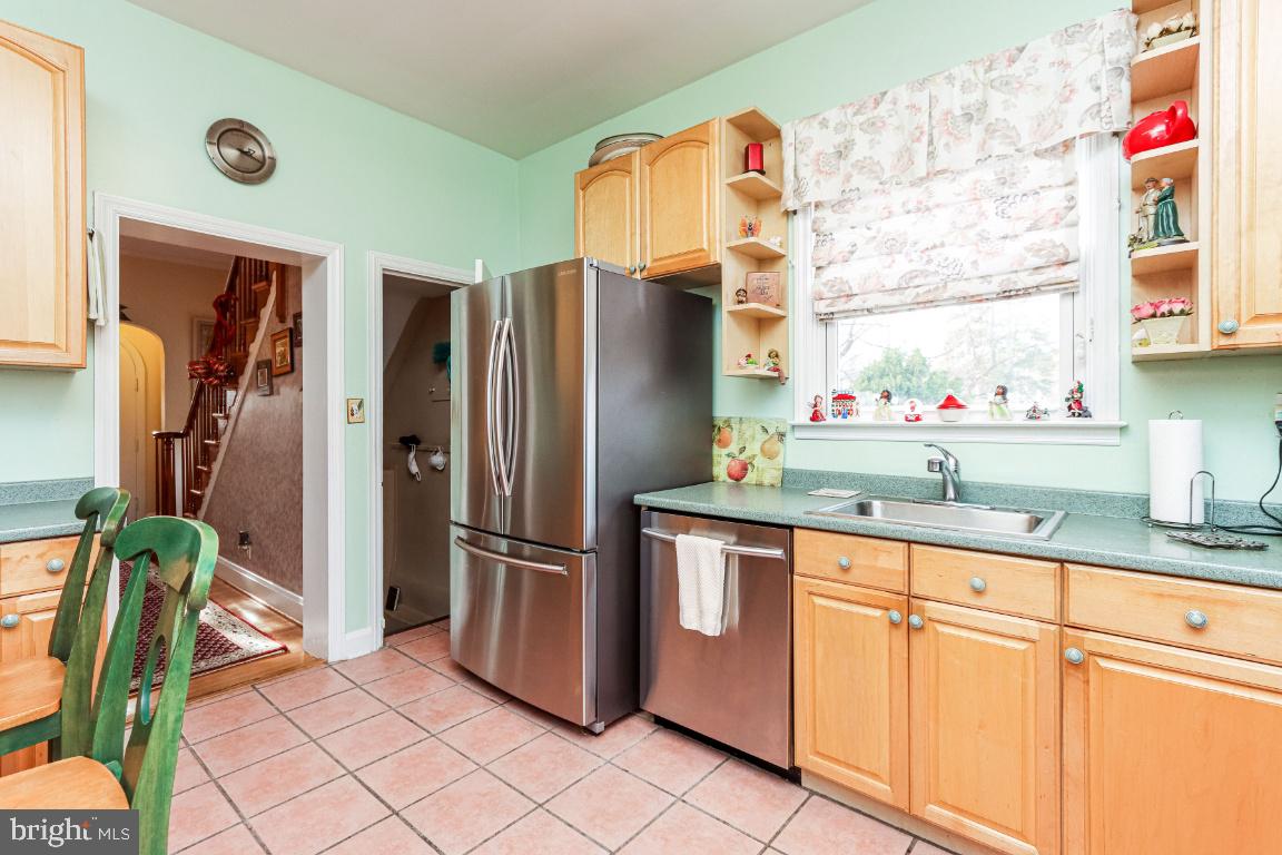 503 North Bend Road Baltimore, MD 21229 - Photo 19 of 47 French door fridge