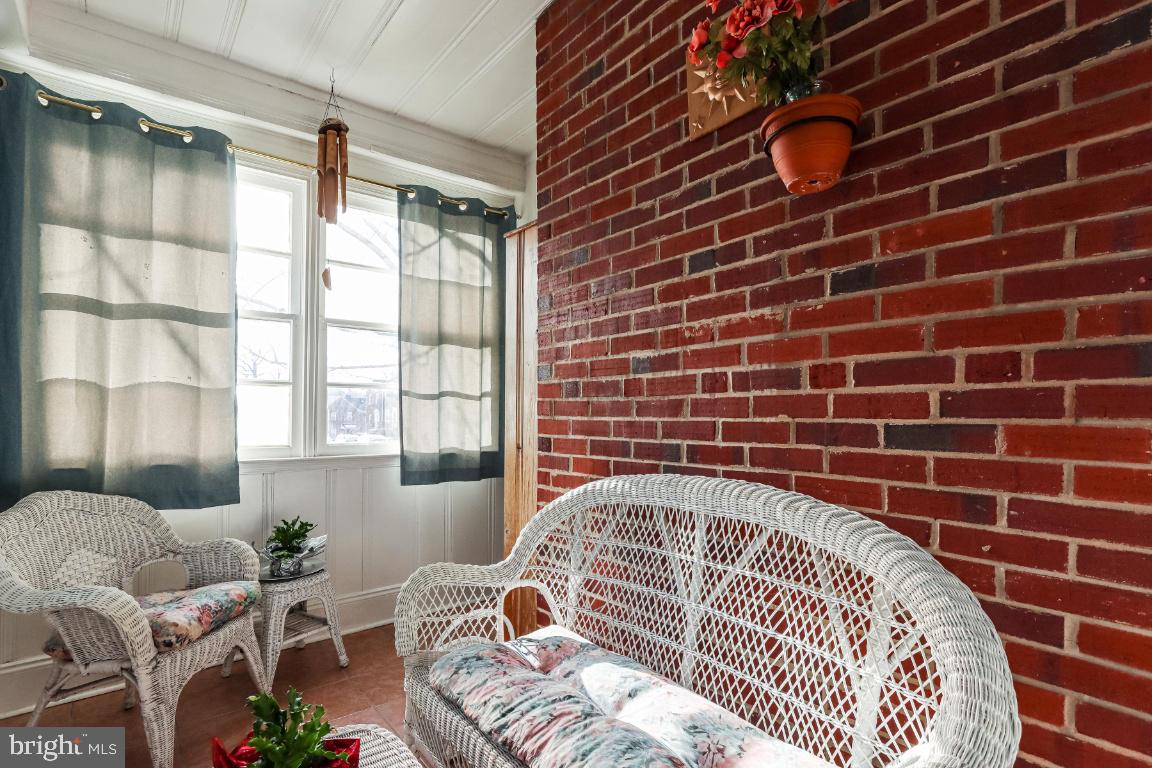 503 North Bend Road Baltimore, MD 21229 - Photo 22 of 47 Sun porch