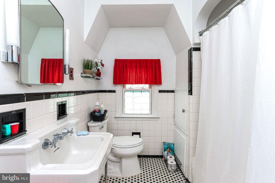 503 North Bend Road Baltimore, MD 21229 - Photo 32 of 47 Upstairs bath