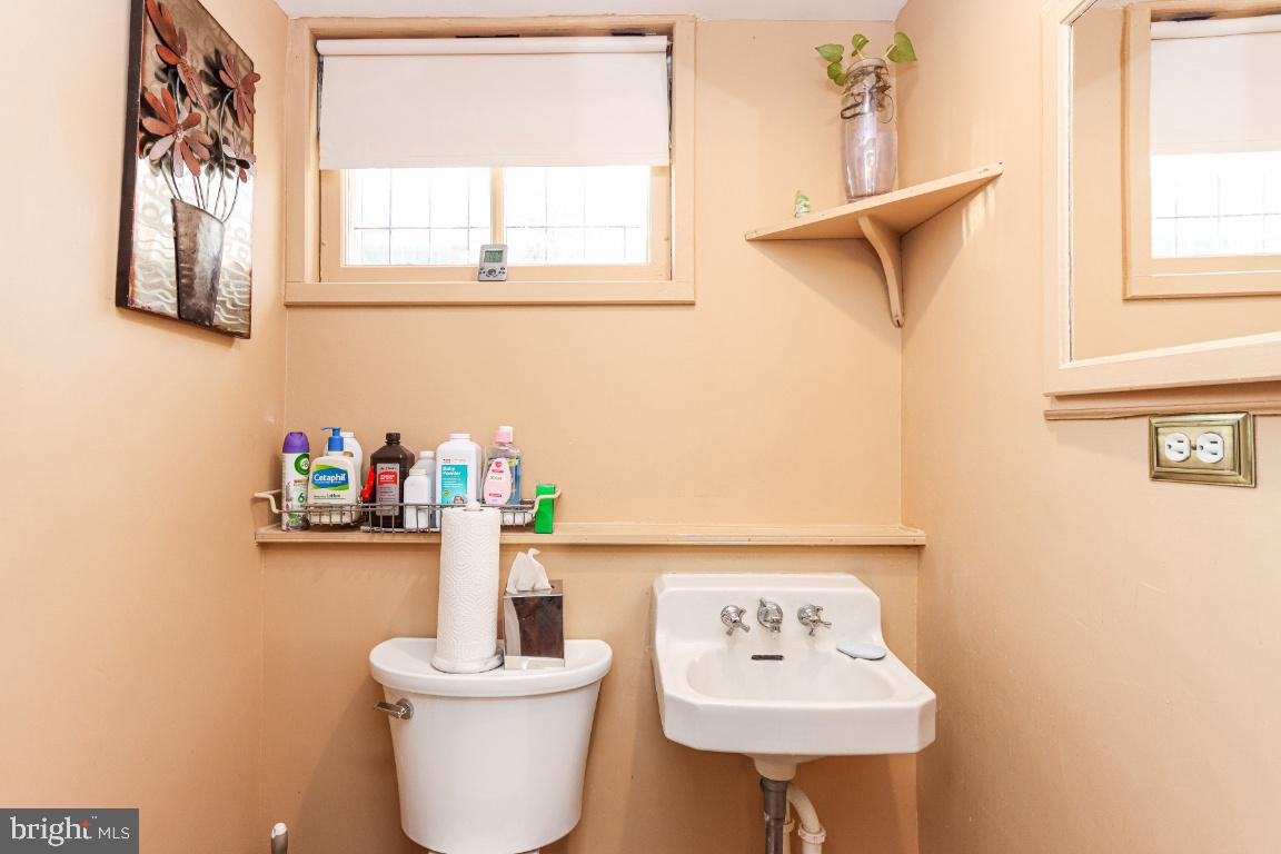 503 North Bend Road Baltimore, MD 21229 - Photo 39 of 47 Lower level full bath