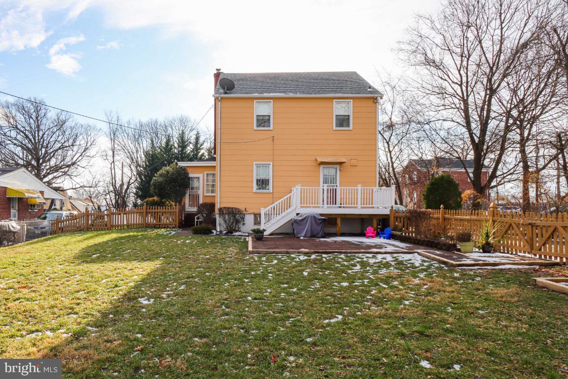 503 North Bend Road Baltimore, MD 21229 - Photo 44 of 47 Trex deck, 2019