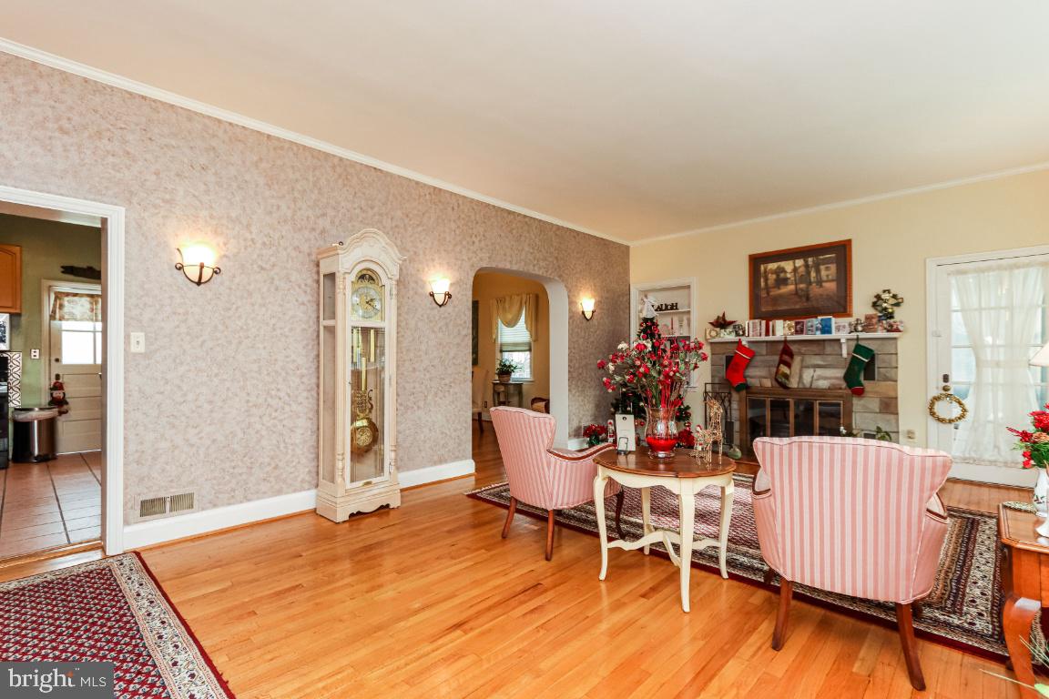 503 North Bend Road Baltimore, MD 21229 - Photo 6 of 47 Large living room with lovely hardwood floor