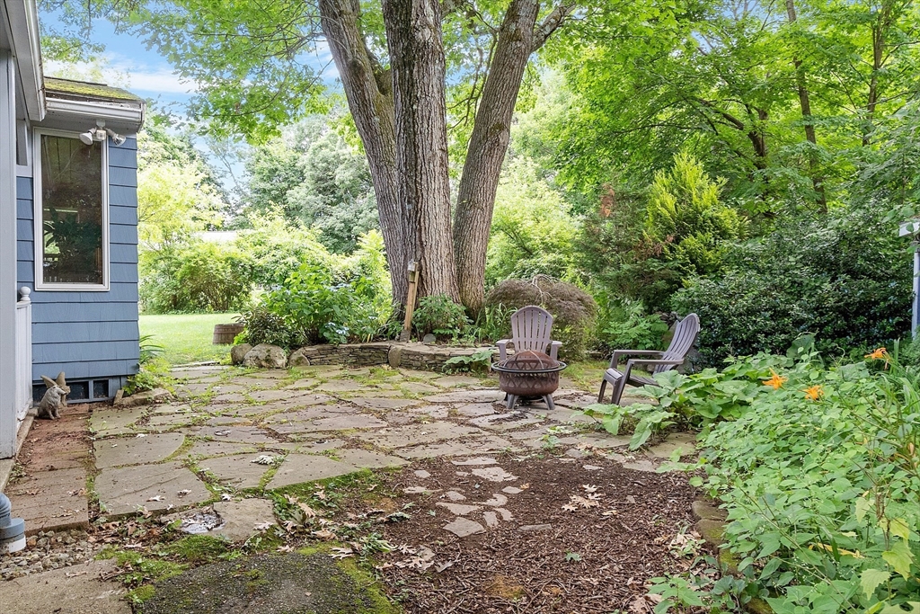 42 Oneida Road Acton, MA 01720 - Photo 3 of 26 Gallery Image 3