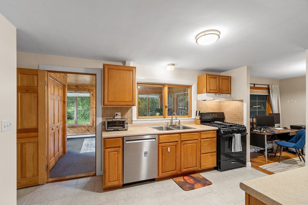 42 Oneida Road Acton, MA 01720 - Photo 8 of 26 Gallery Image 8