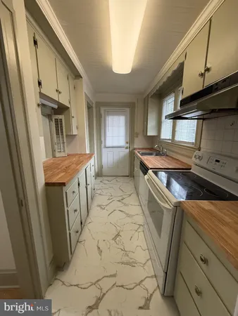 $2,300 | 1237 Seacobeck Street, Fredericksburg, VA 22401