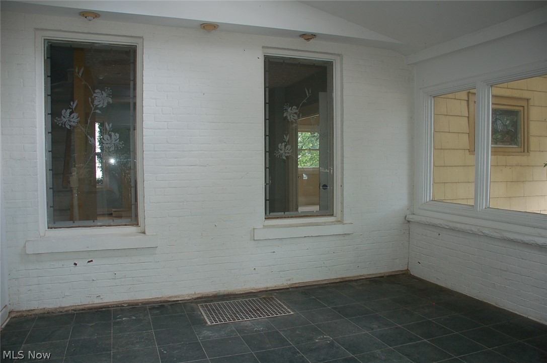 130 Prospect Road Berea, OH 44017 - Photo 3 of 18 Gallery Image 3