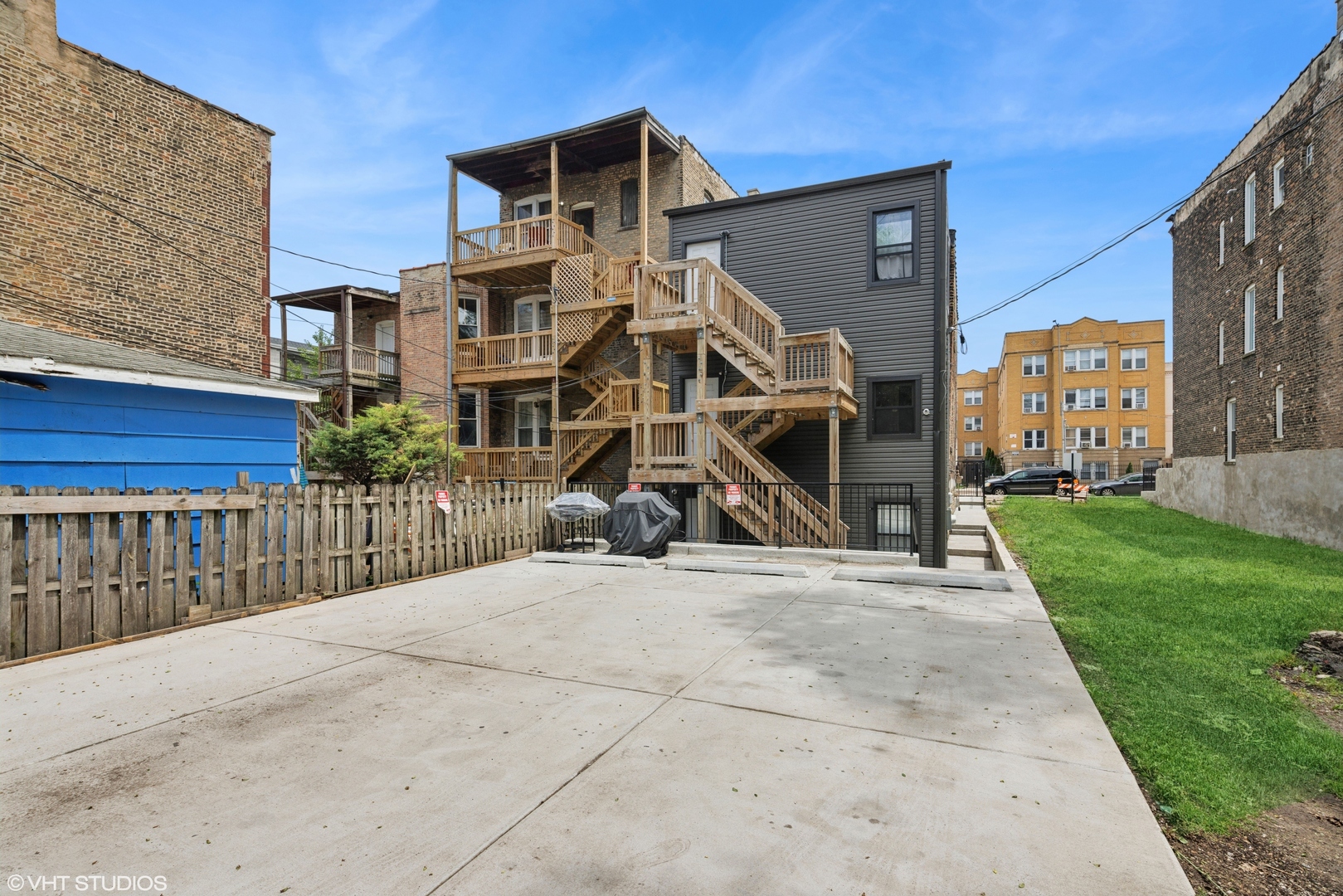 1246 South Fairfield Avenue, Unit 1 Chicago, IL 60608 - Photo 11 of 12 a view of a house with a yard