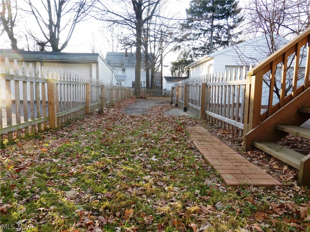 2224 Maplewood Road Cleveland, OH 44118 - Photo 29 of 32 Nice, large fenced-in backyard.