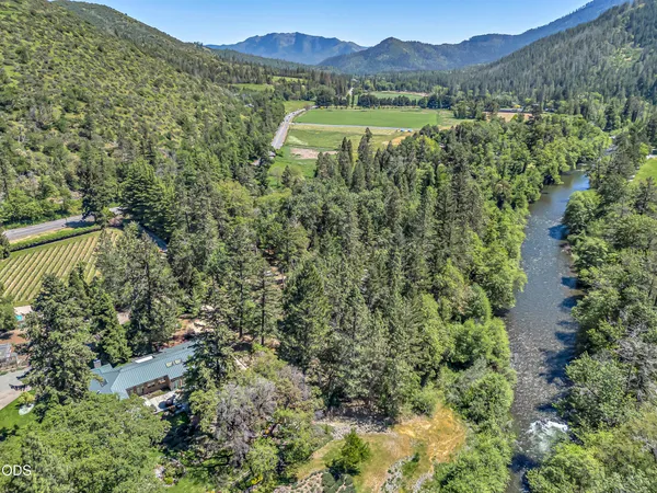 $2,150,000 | 13587 Highway 238, Jacksonville, OR 97530
