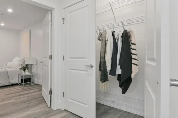 $2,325 | 585 Essex Street, Unit PH 509, Lynn, MA 01901