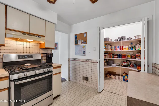 $519,000 | 30 Oak Mews Court, Unit 4, Asbury Park, NJ 07712