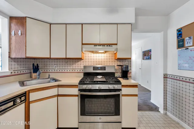 $519,000 | 30 Oak Mews Court, Unit 4, Asbury Park, NJ 07712