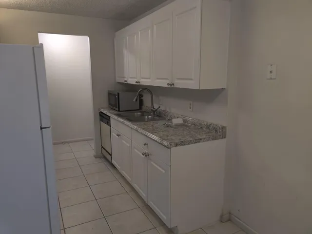 $196,000 | 150 Pineview Road, Unit E4, Jupiter, FL 33469