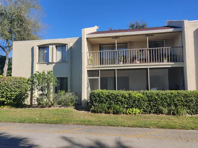 $196,000 | 150 Pineview Road, Unit E4, Jupiter, FL 33469
