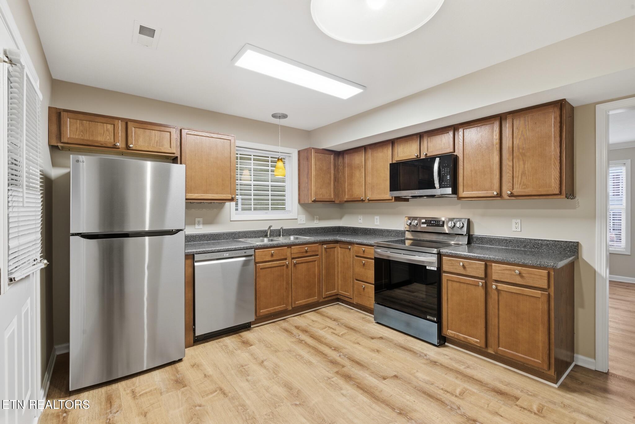 937 Micro Way Knoxville, TN 37912 - Photo 8 of 24 Photo Nov 21 2025, 9 58 14 PM (2)