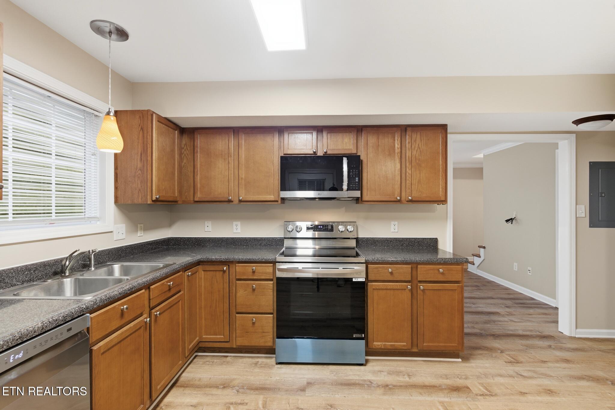 937 Micro Way Knoxville, TN 37912 - Photo 9 of 24 Photo Nov 21 2025, 9 58 14 PM (3)