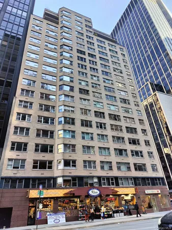 $4,900 | 77 West 55th Street, Unit 15H | Midtown Central