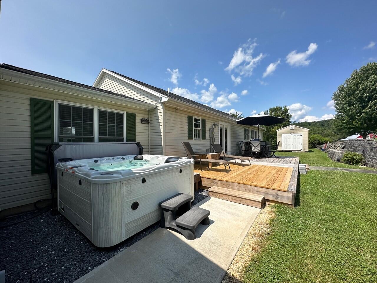 37 Cherry Ridge Lane Lexington, VA 24450 - Photo 11 of 41 Back deck
