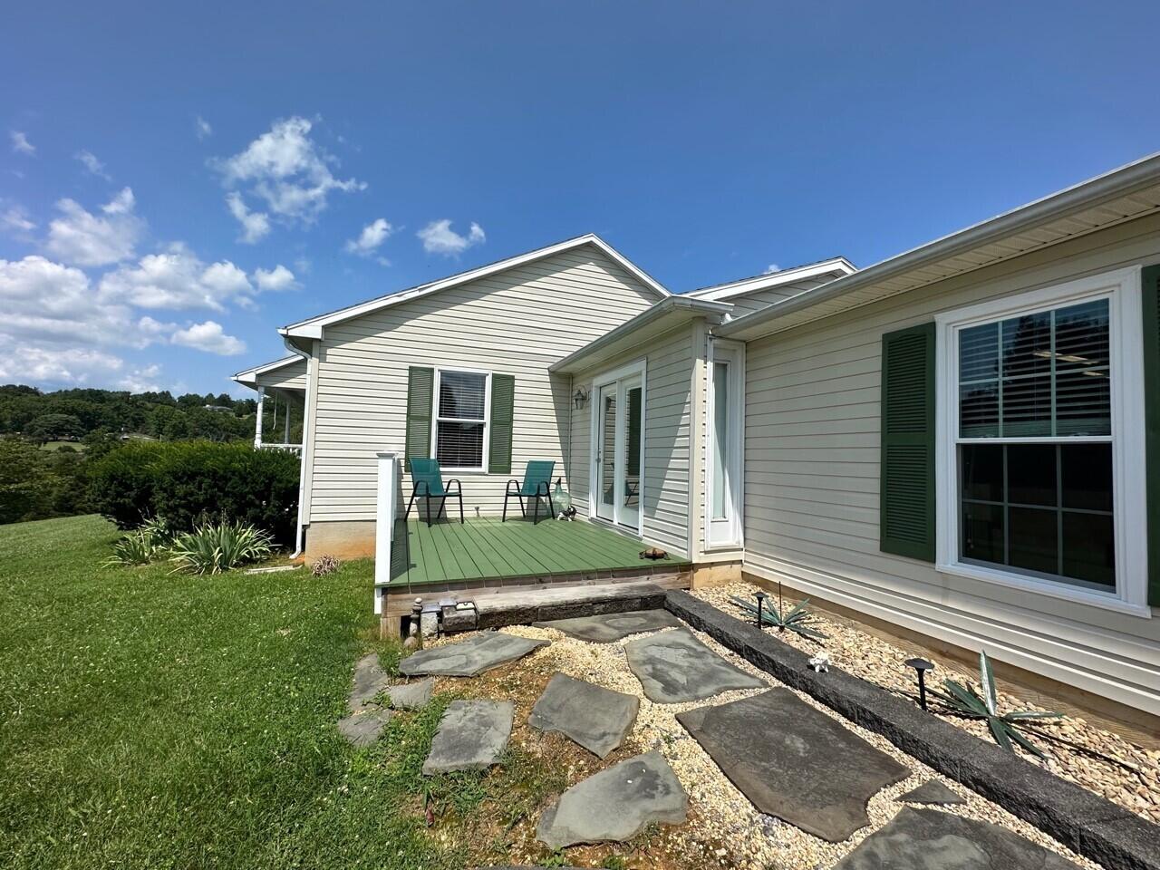 37 Cherry Ridge Lane Lexington, VA 24450 - Photo 13 of 41 Front deck